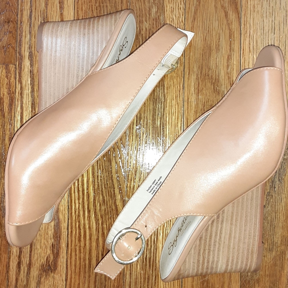 NEW! Seychelles leather camel color wedges size 7